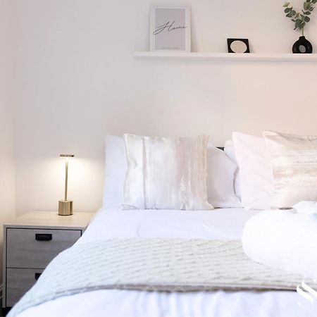 One Bedroom Apartment At Smooth Stays Short Lets & Serviced Accommodation Preston With Parking Near Train Station Eksteriør billede