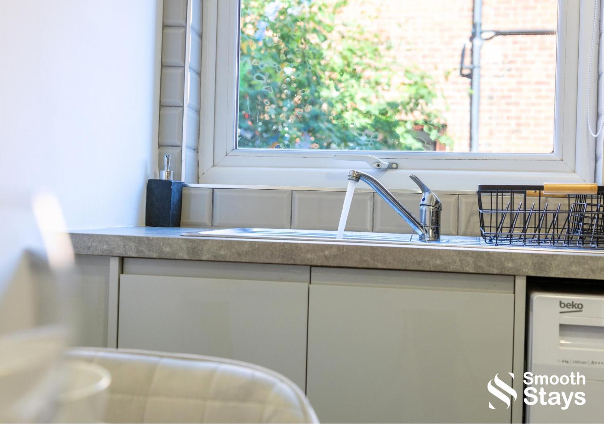 One Bedroom Apartment At Smooth Stays Short Lets & Serviced Accommodation Preston With Parking Near Train Station Eksteriør billede